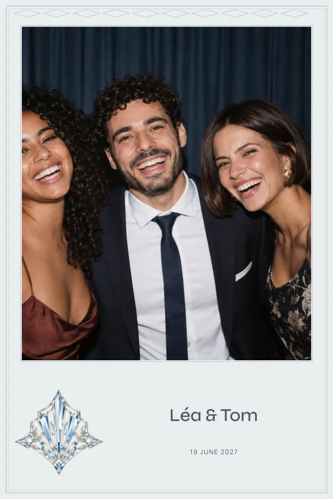 Preview of the Bevelled Mirror template in 10×15 portrait, with an example photo