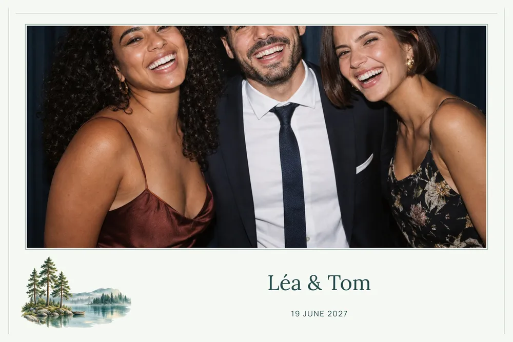 Preview of the Lakeside template in 10×15 landscape, with an example photo
