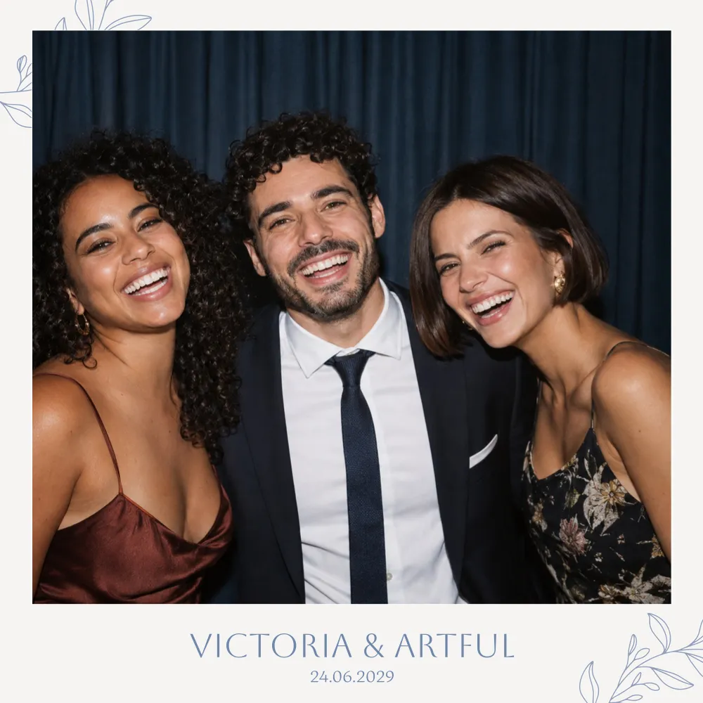 Vista previa de la plantilla de fotomatón Elegancia azul en Cuadrado 13×13 (5×5 pulgadas)