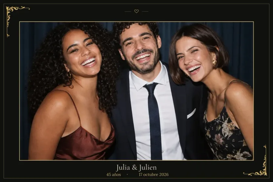 Vista previa de la plantilla de fotomatón Elegancia dorada — Foto central