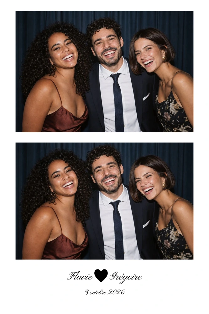 Preview of the Pure Simplicity & Cœur template in 10×15 portrait, with an example photo